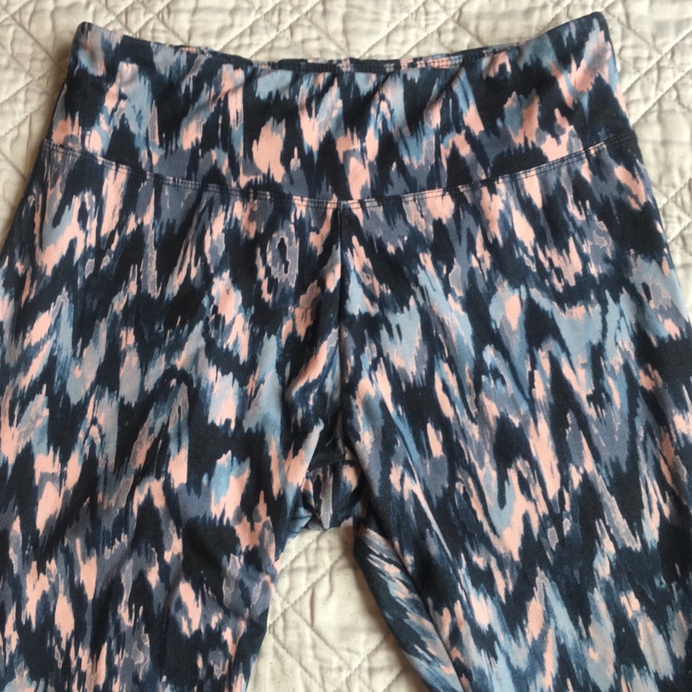 Patterned Capri Leggings